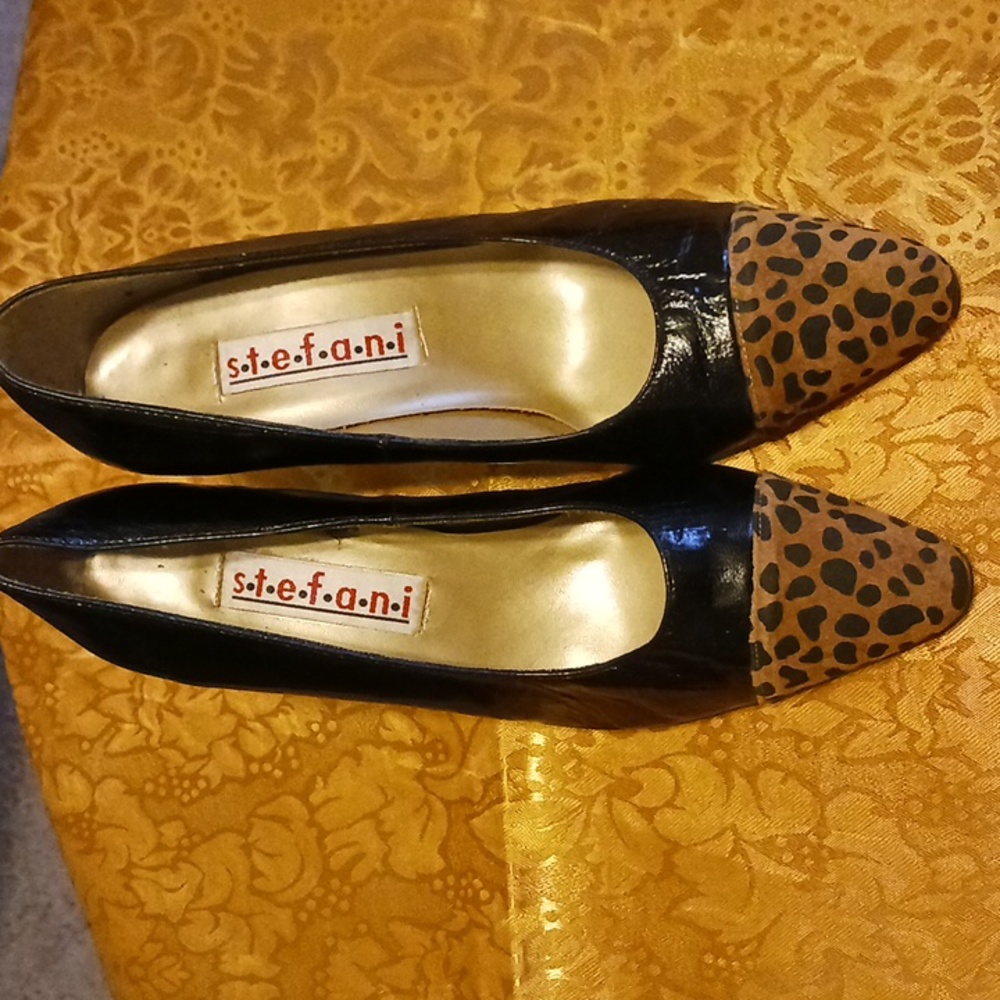 Leopard toe pumps with black leather shoes by Stefani